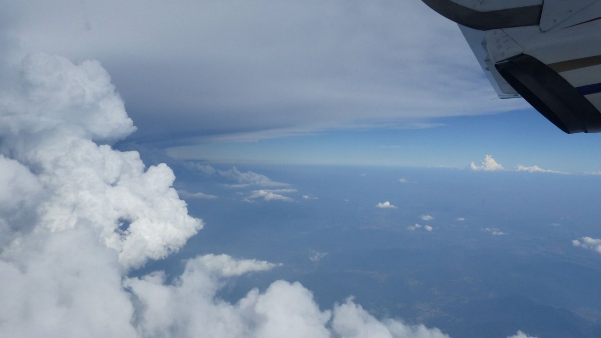 Na švýcarsko-italské hranici vypadáváme z mraků...