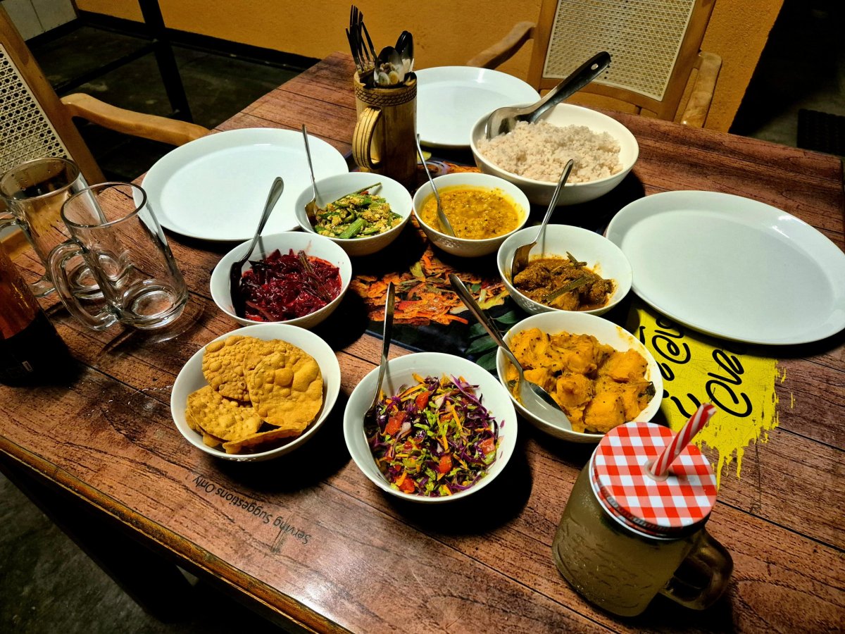 Večeře v Pine Trees Homestay 