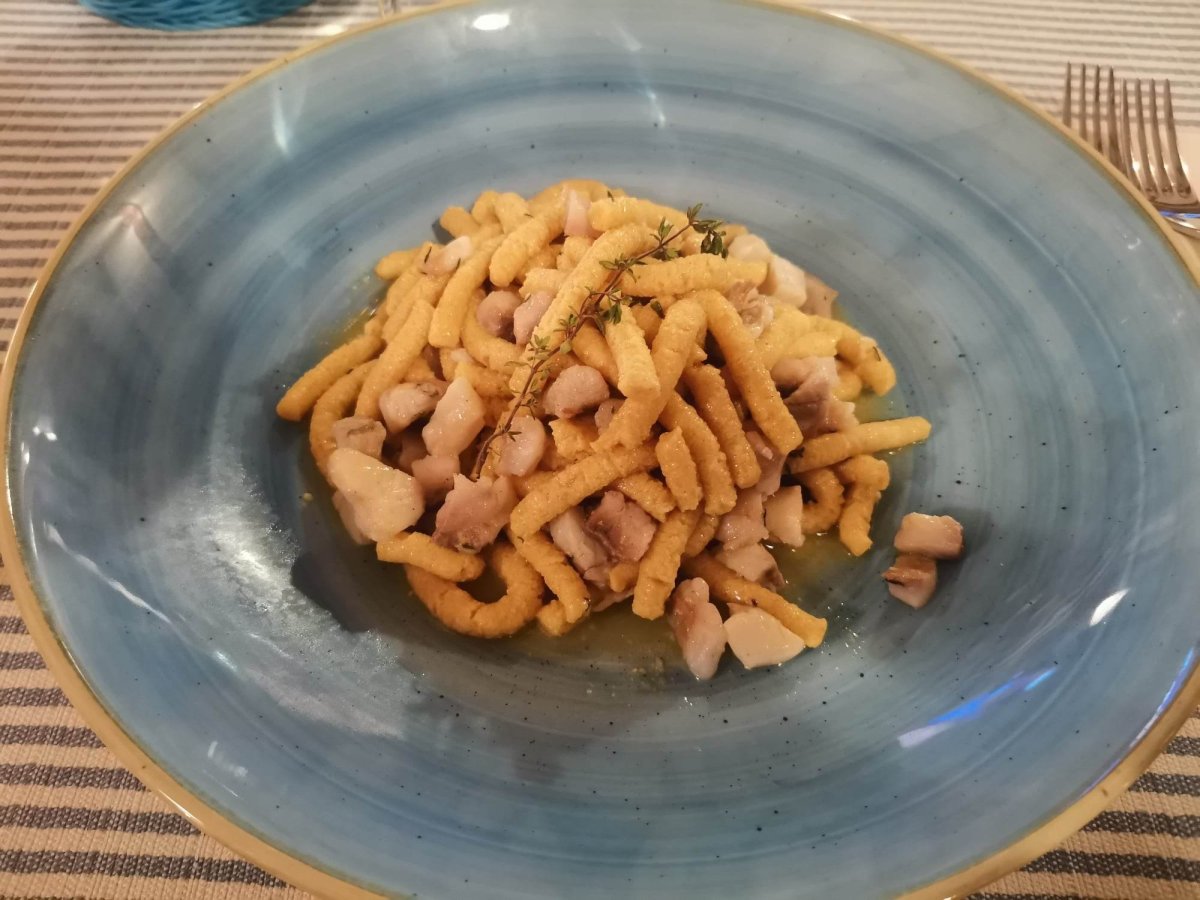 Italská kuchyně je vyhlášená, tohle jsou těstoviny s rybím ragú.