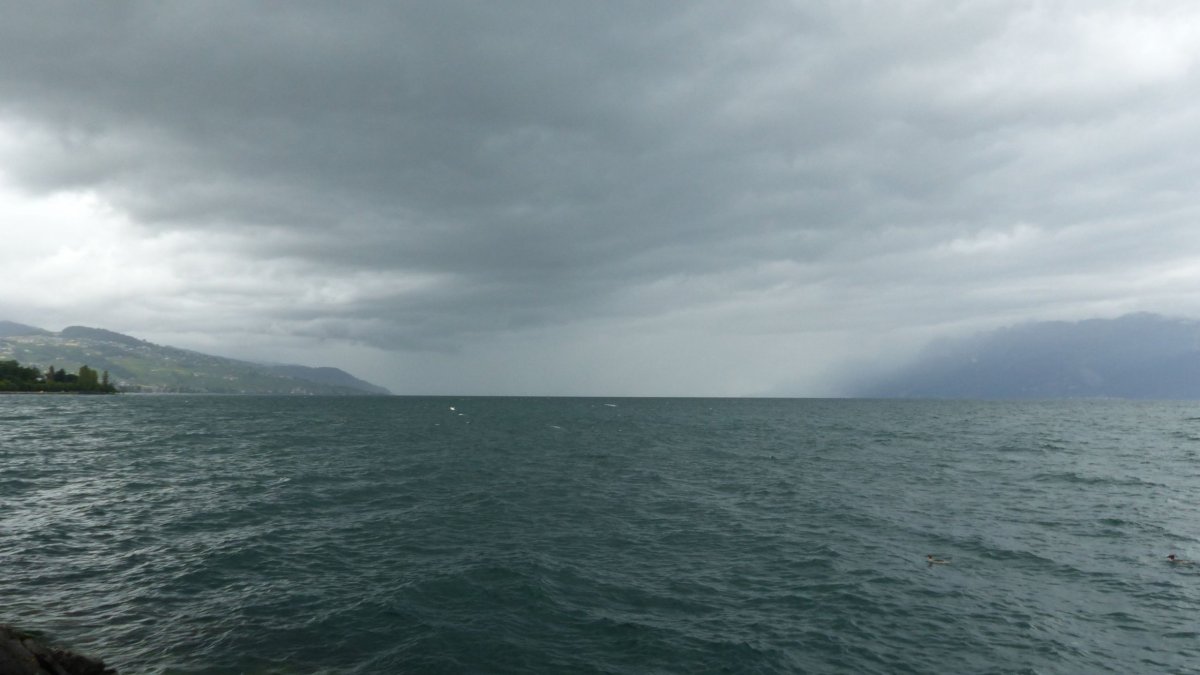 Déšť nad Ženevským jezerem