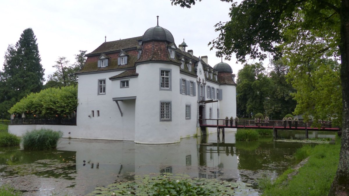 Zámek v městečku Bottmingen