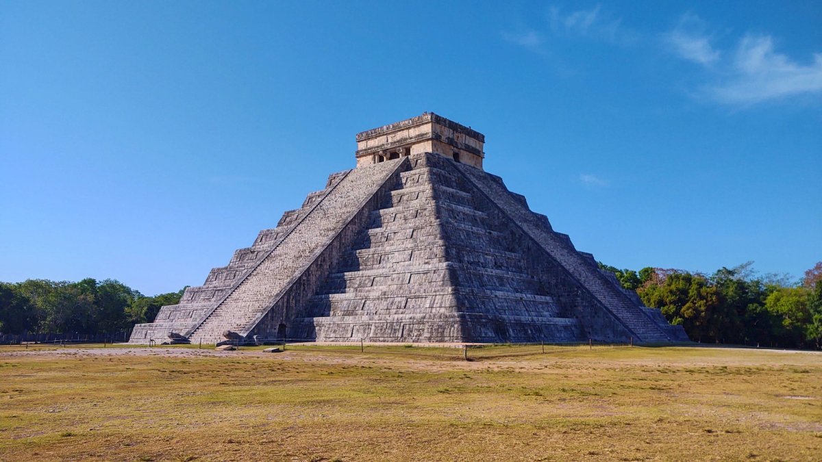 Kukulkánova pyramida v Chichén Itzá