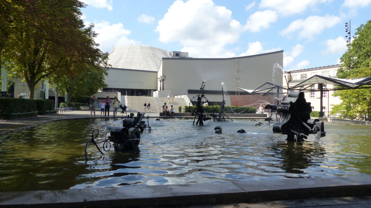 Před muzeem Tinguely