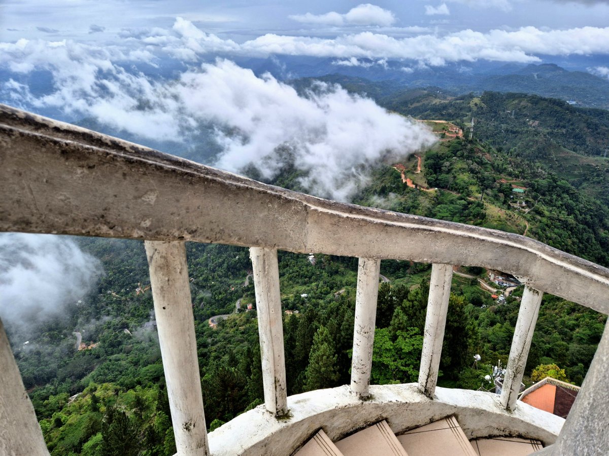 Ambuluwawa Tower - výhledy krásné i děsivé