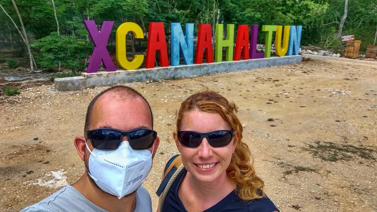 Před vstupem do cenote