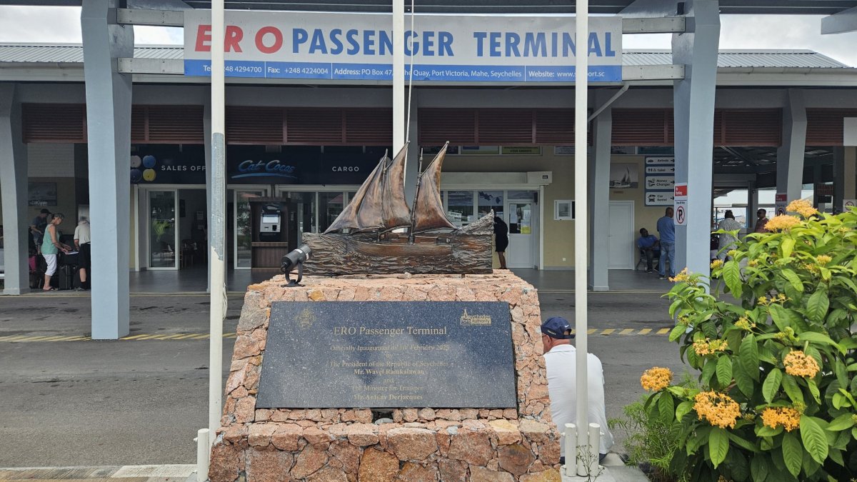 I s pamětní deskou