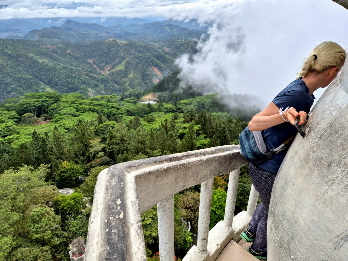 Ambuluwawa Tower - cesta dolů