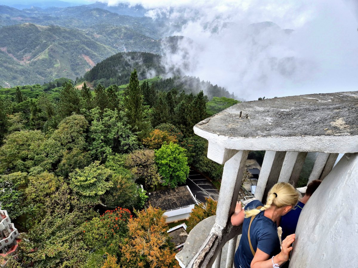 Ambuluwawa Tower - honem na pevnou zem