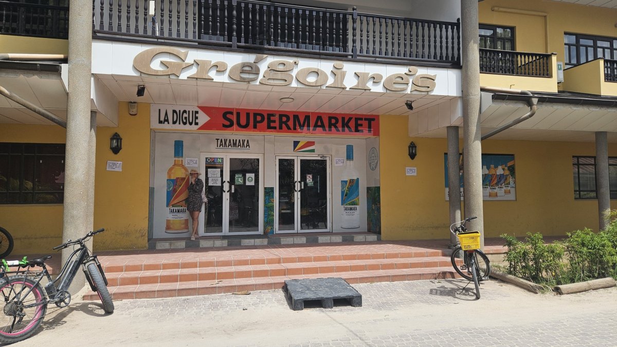 Největší supermarket na ostrově