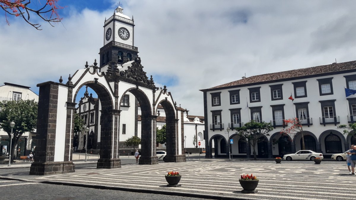 Brána a kostel Sv. Šebestiána