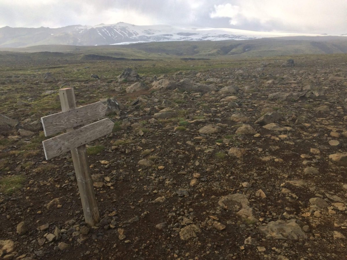 Stará cedule značící směr cesty