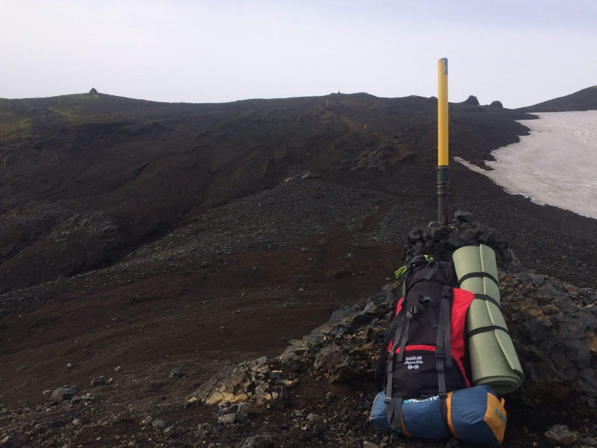 Pohled těsně po sestupu z prudkého kopce