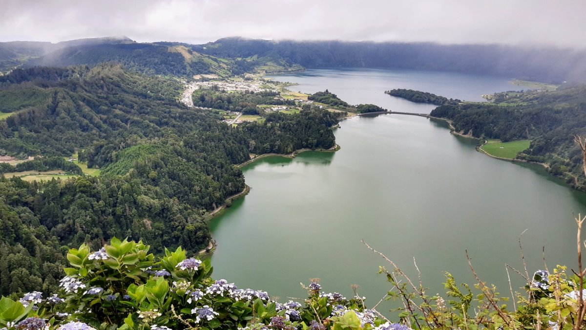 ,,, a pohled na druhou stranu