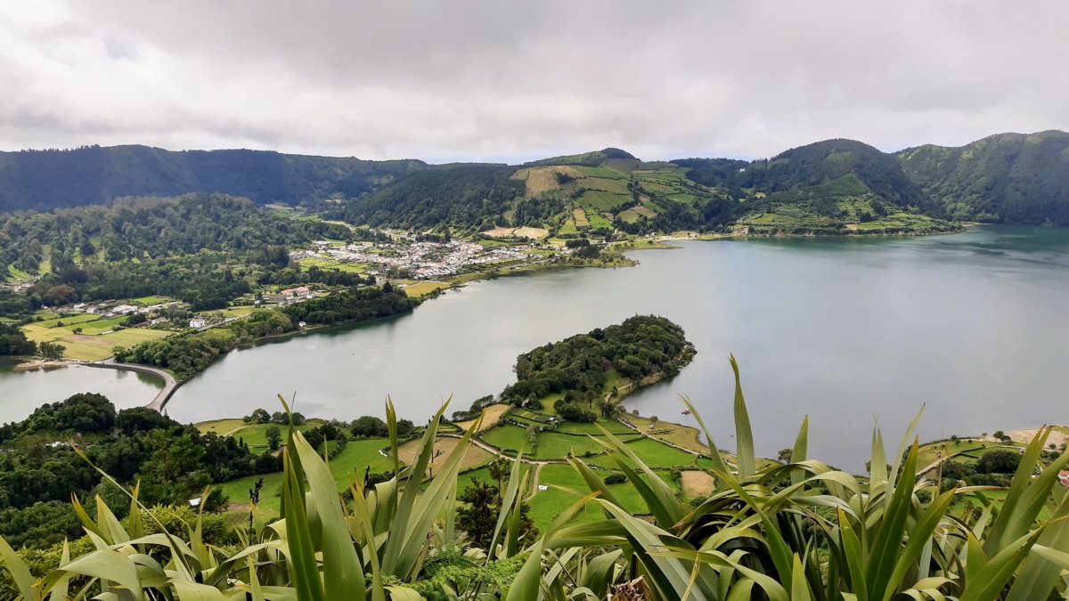 Lagoa Verde a Lagoa Azul