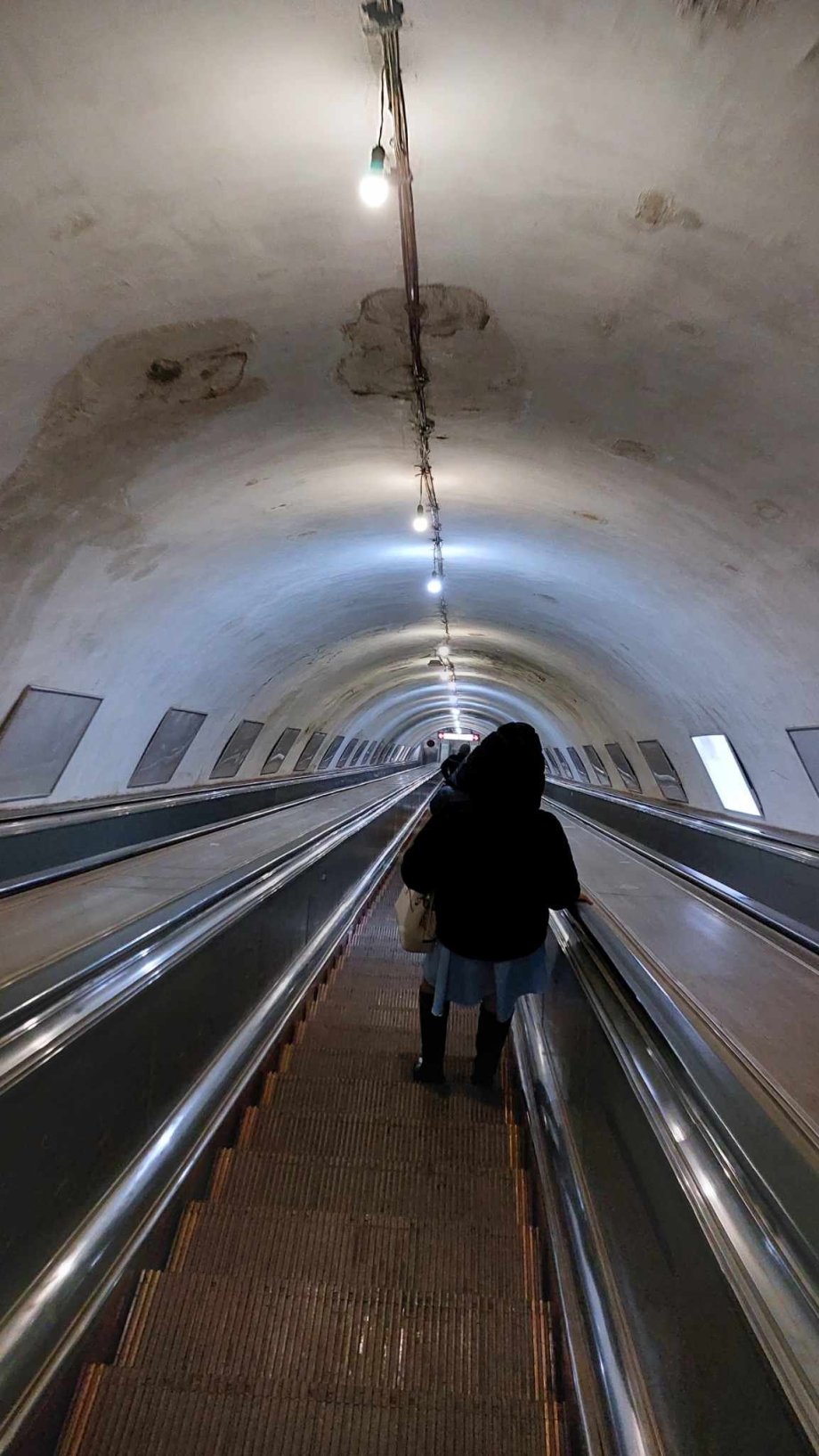 Nekonečné schody do metra