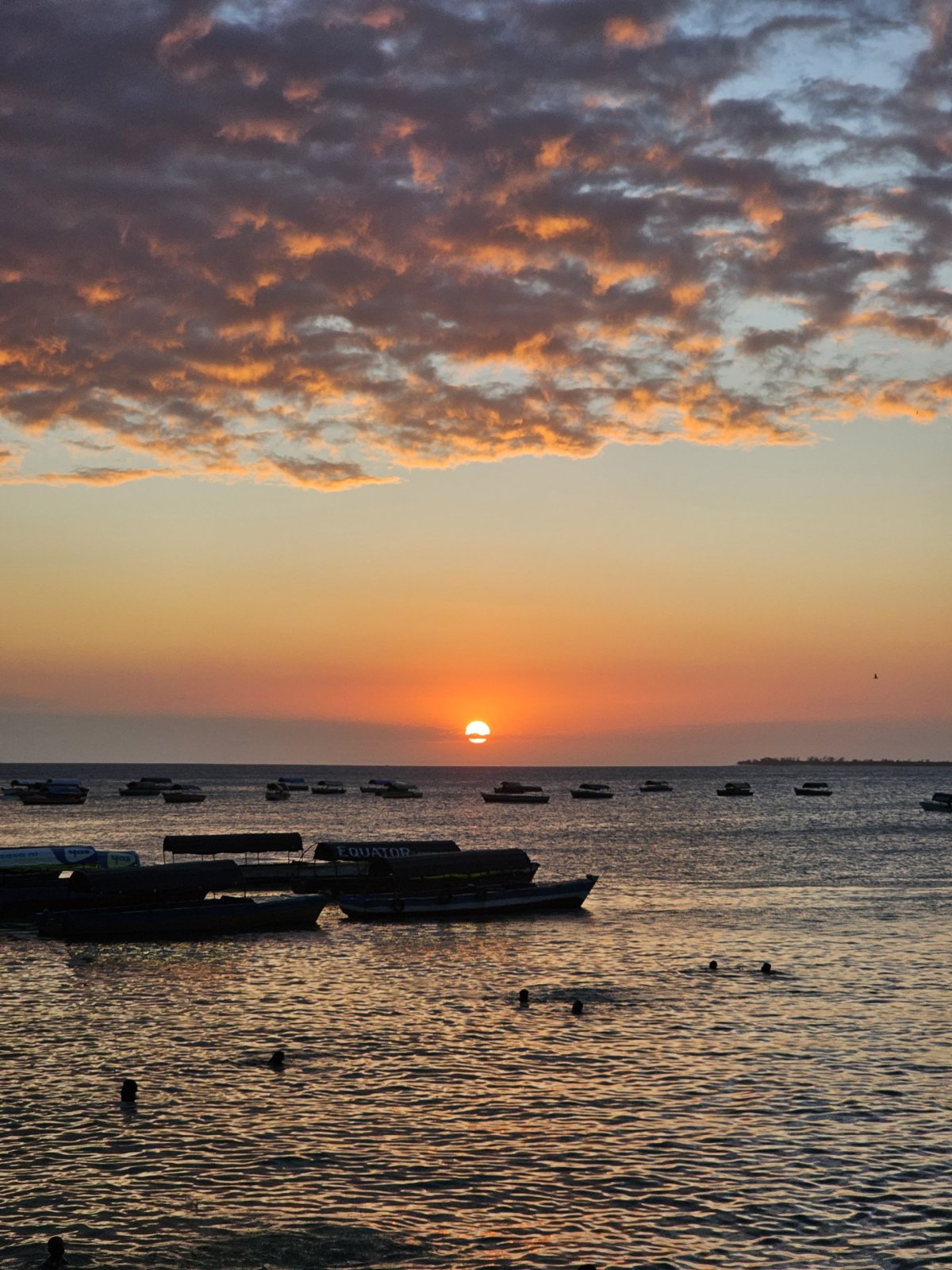 Západ slunce z promenády Forodhani