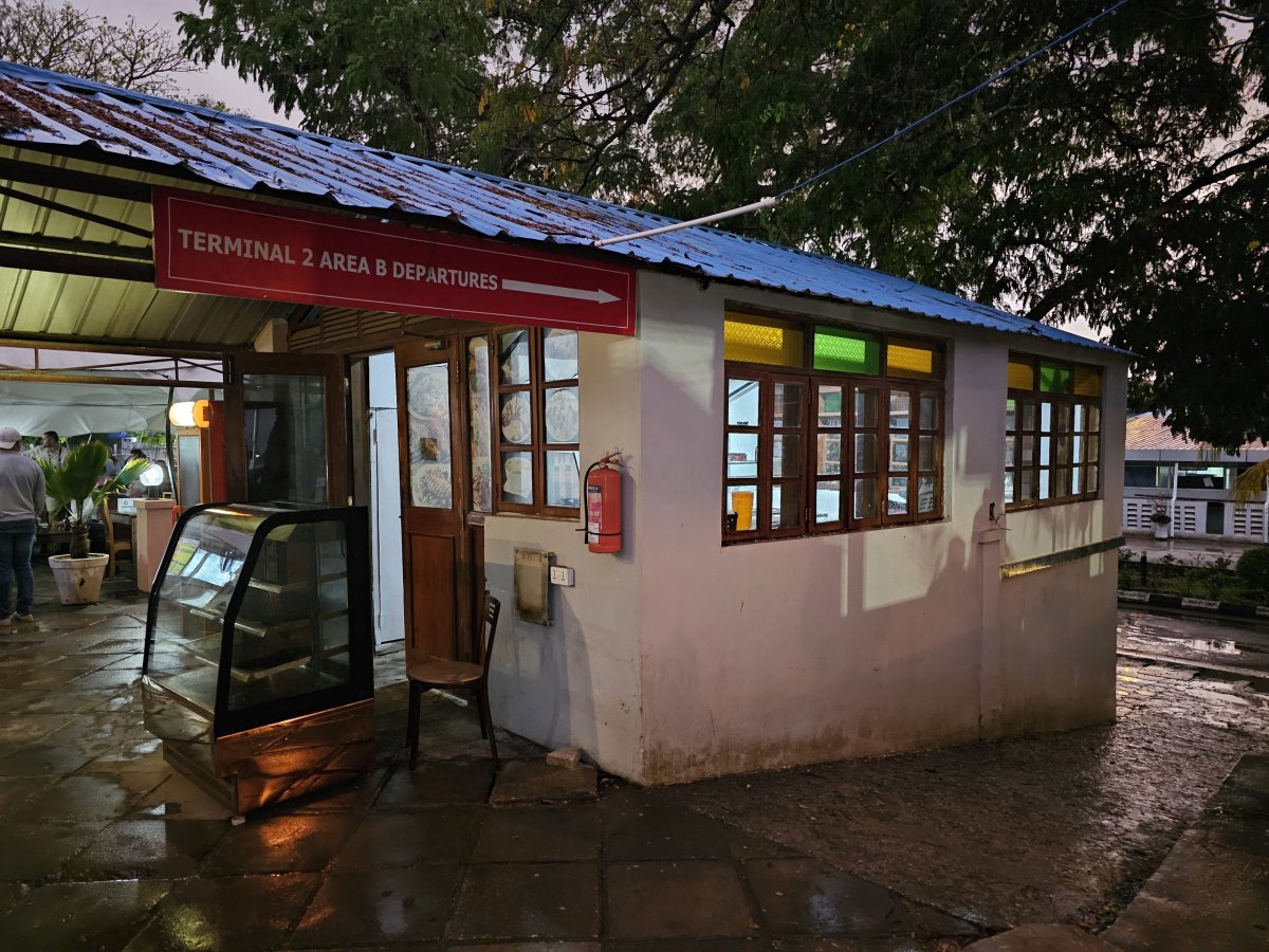 Terminál 2, společná venkovní část