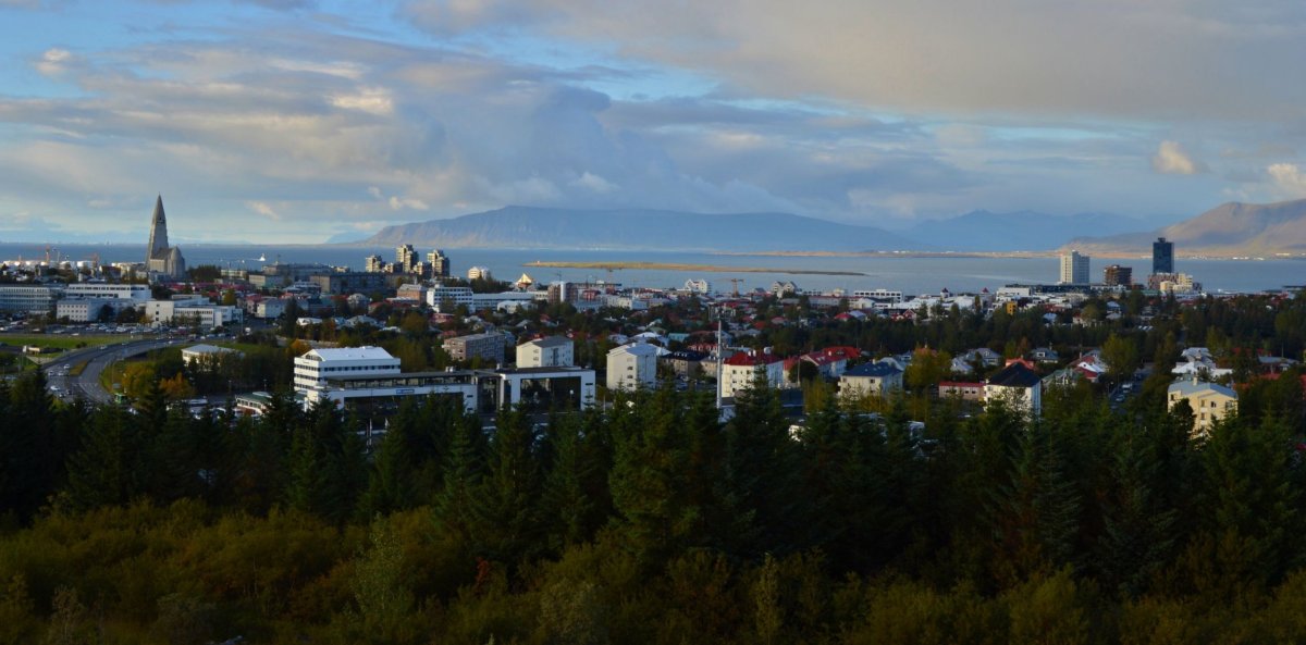 Pohled na Reykjavík z přírodovědného muzea Perlan
