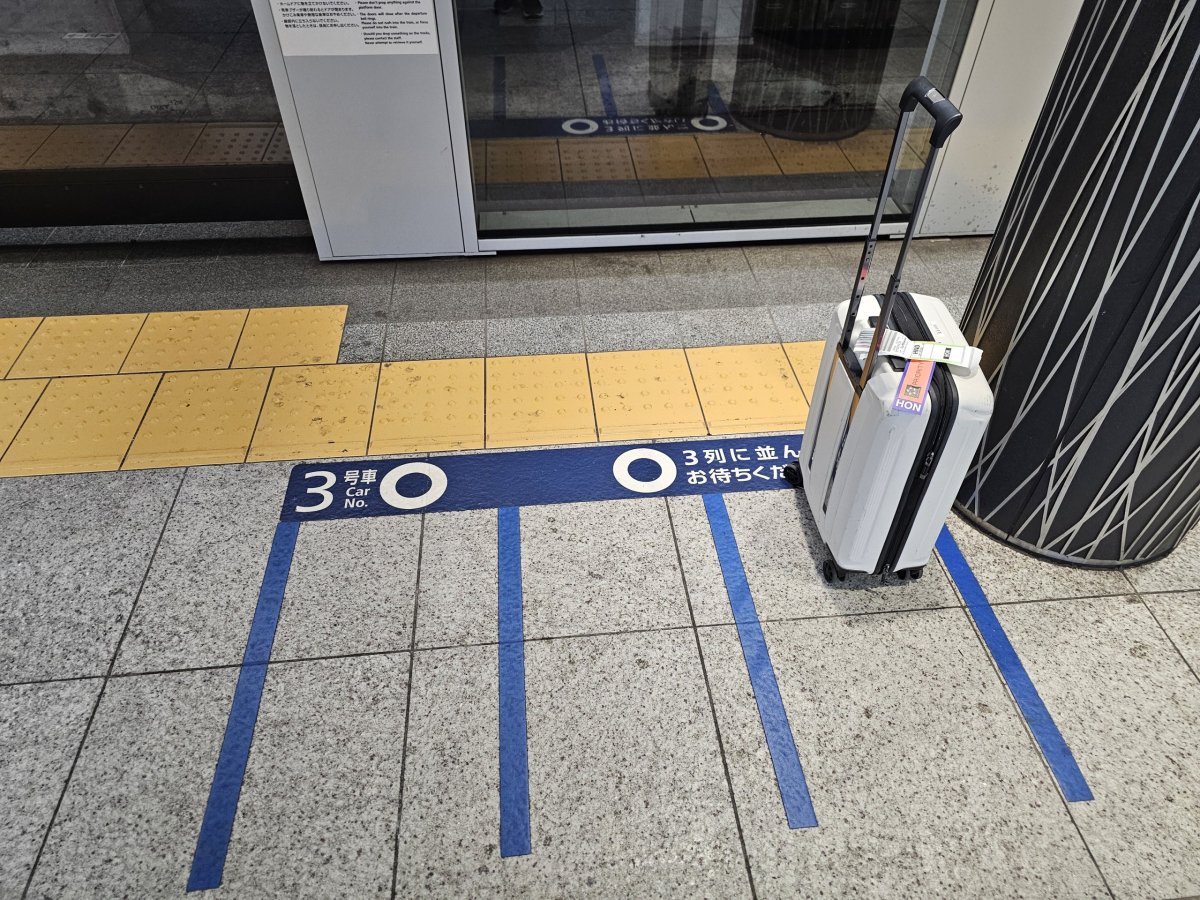 Nástup do metra - označení pro tvoření front