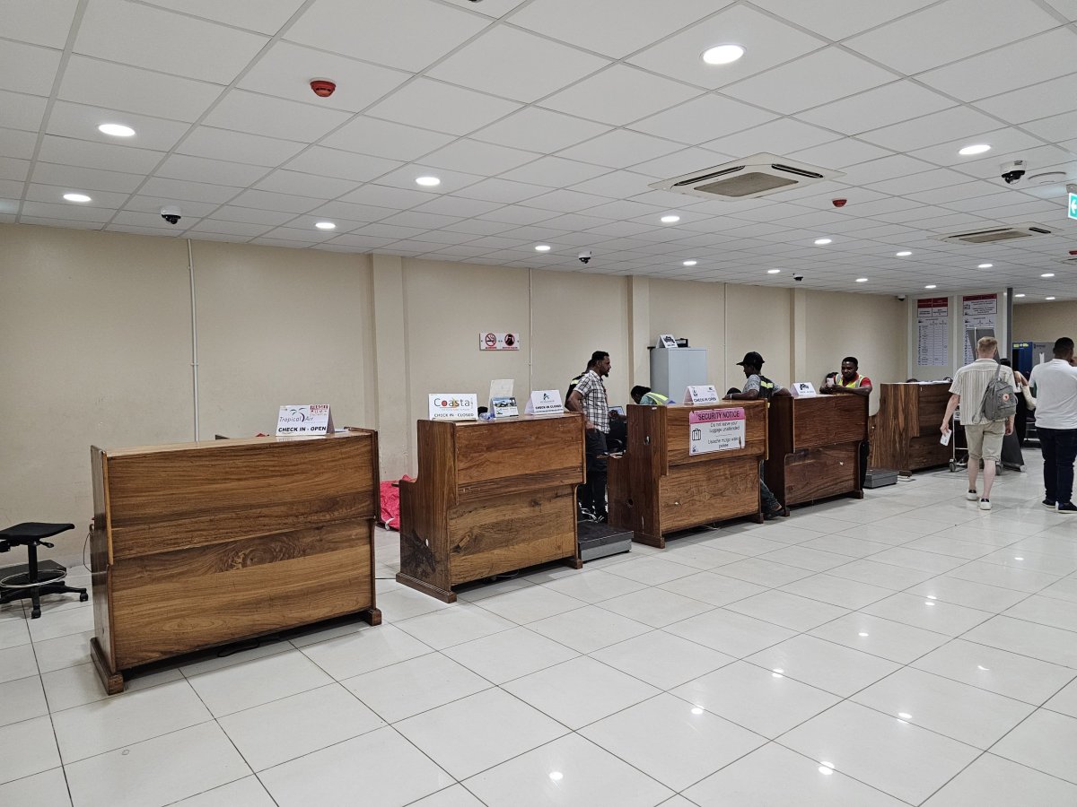 Terminál 2B, check-in přepážky