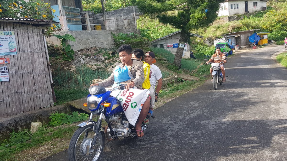 Pro Filipínce je motorka jako pro Evropany rodinné auto, Cebu