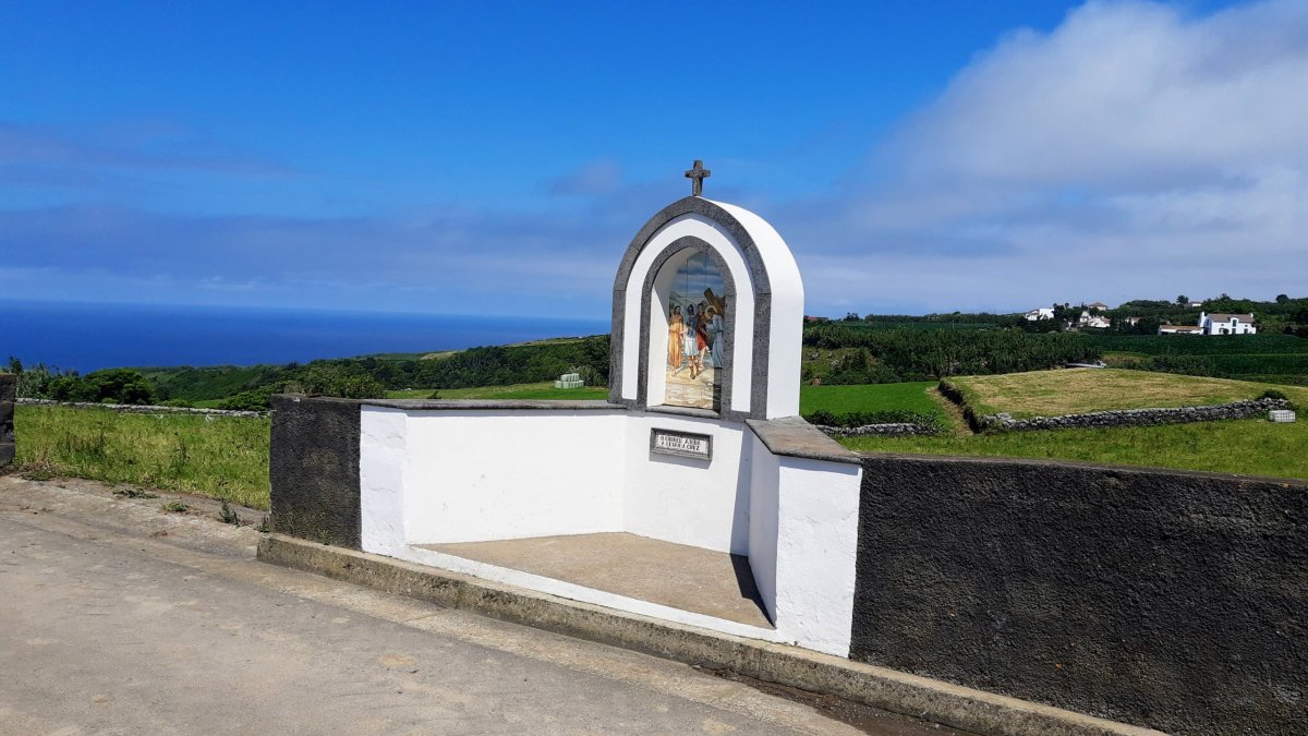 Křížová cesta v polích