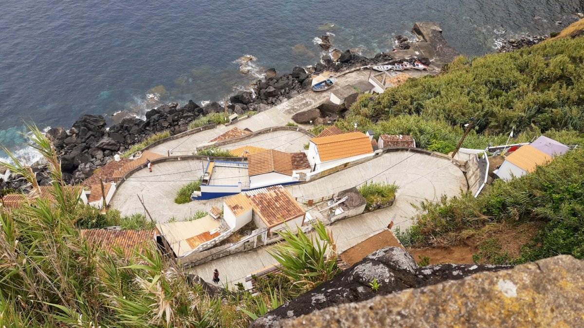 Cesta k rybářskému přístavu je ... 