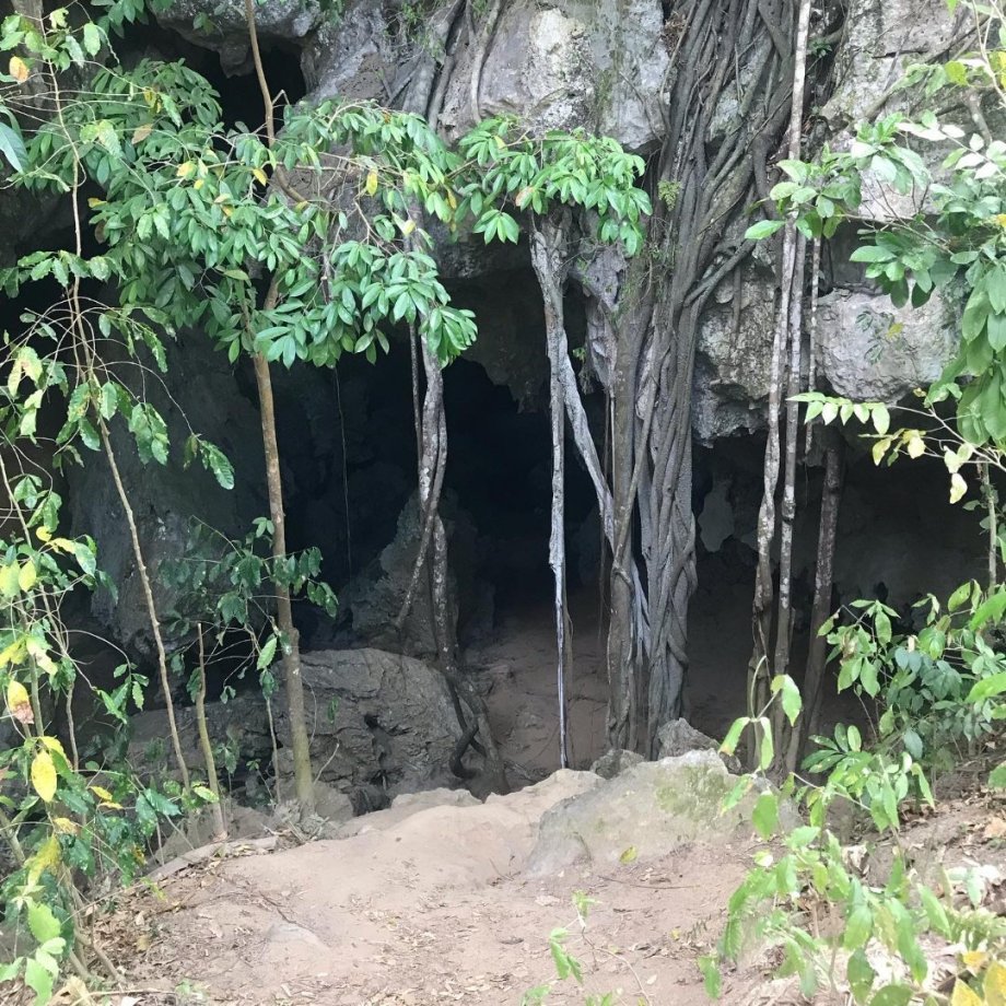 Většina jeskyní ve Viñales je podle map průchozí, ale tak odvážní jsme opravdu nebyli.
