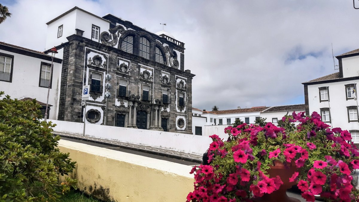 Bloumáme Ponta Delgadou
