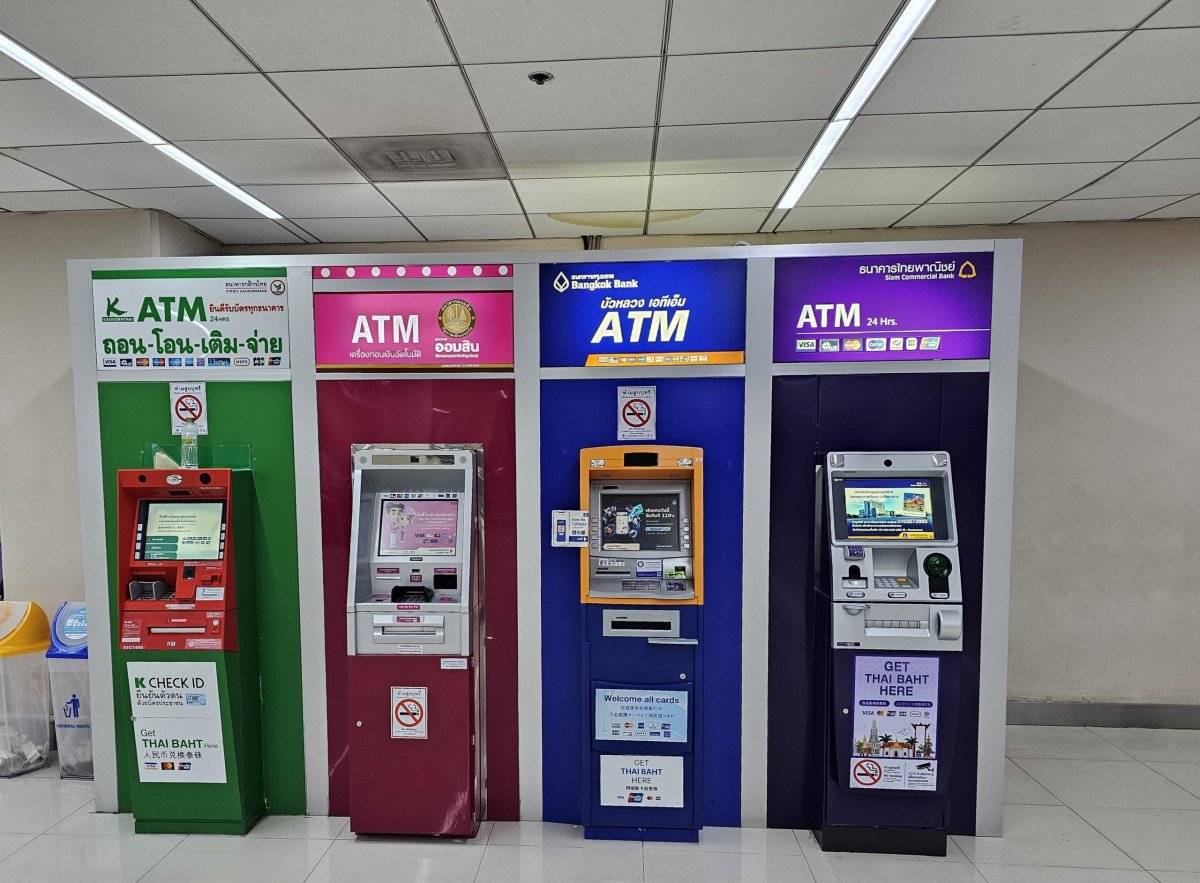 Bankomaty, letiště DMK