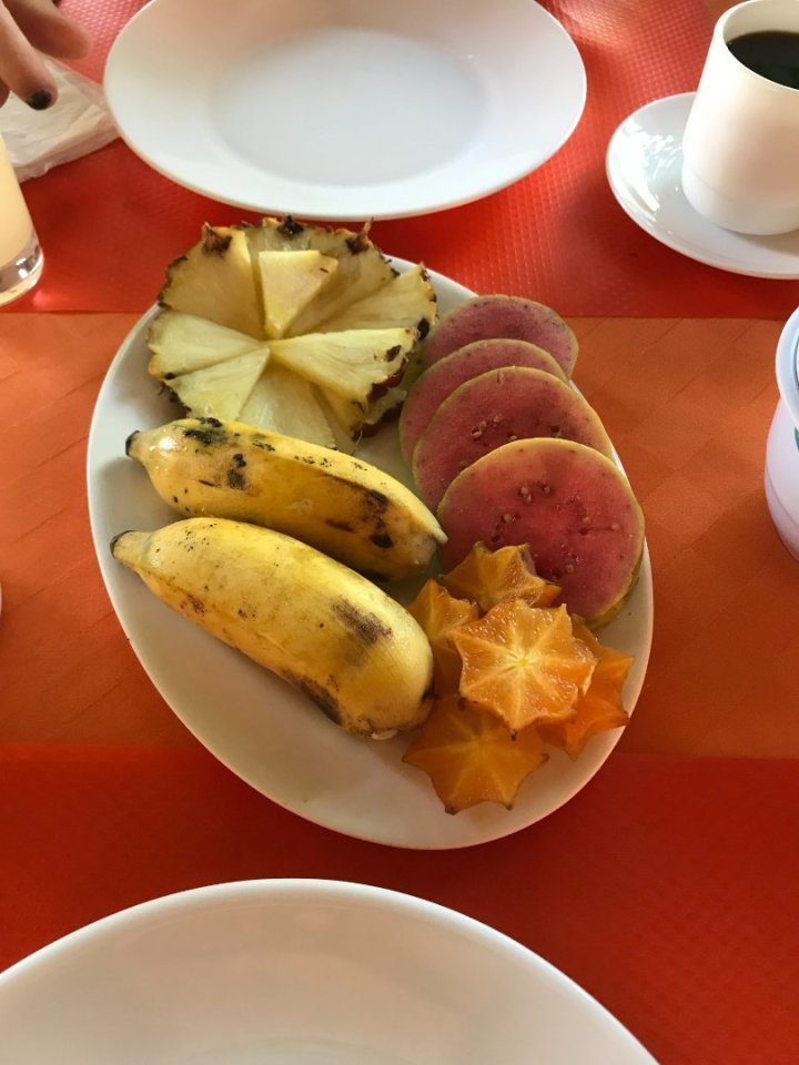 Na další den ráno si raději bereme snídani za 5 euro na jednoho. Díky horku jsme sice neměli hlad, ale oba jsme věděli, že najís