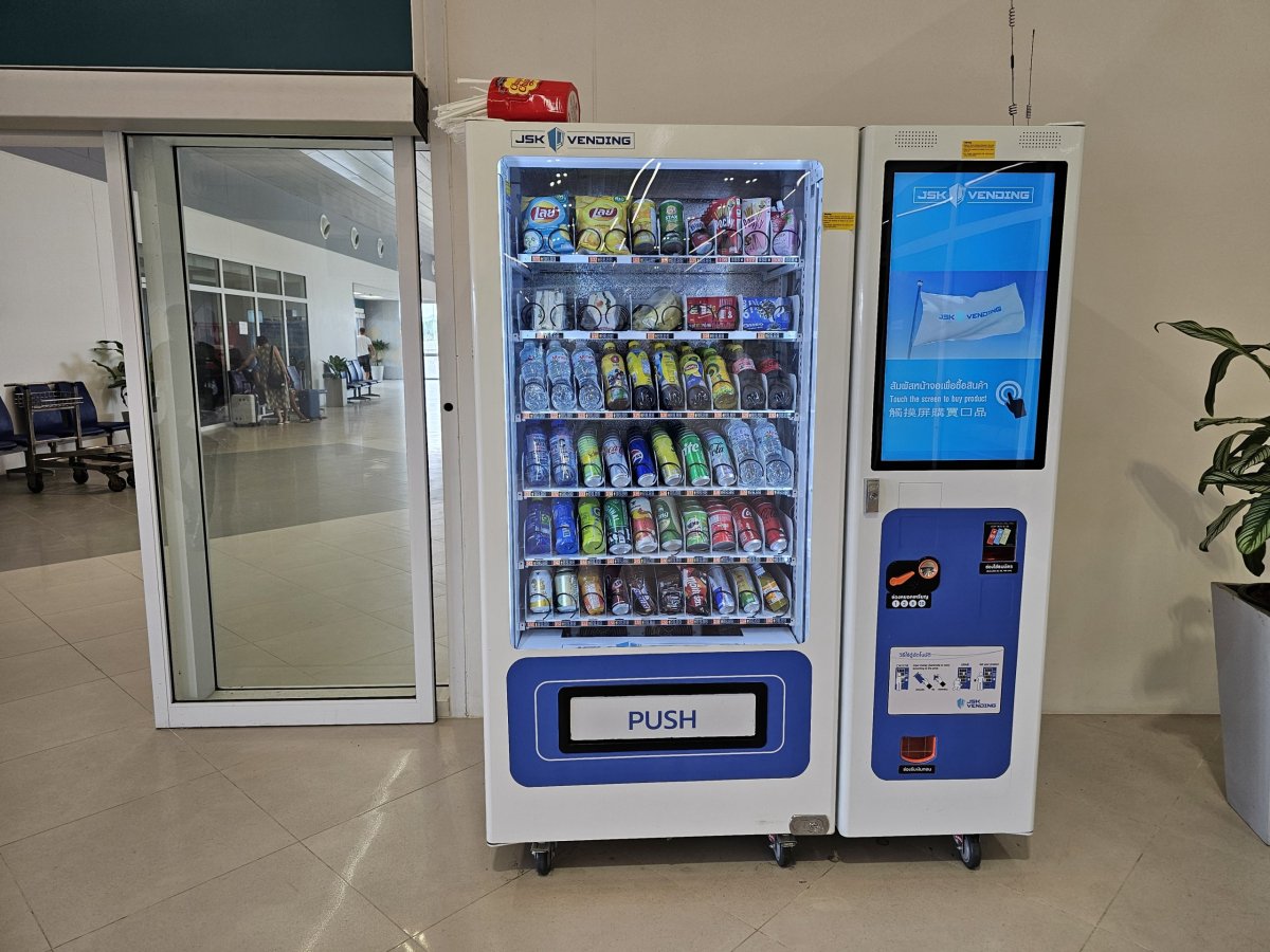 Prodejní automaty, odletová hala veřejné části