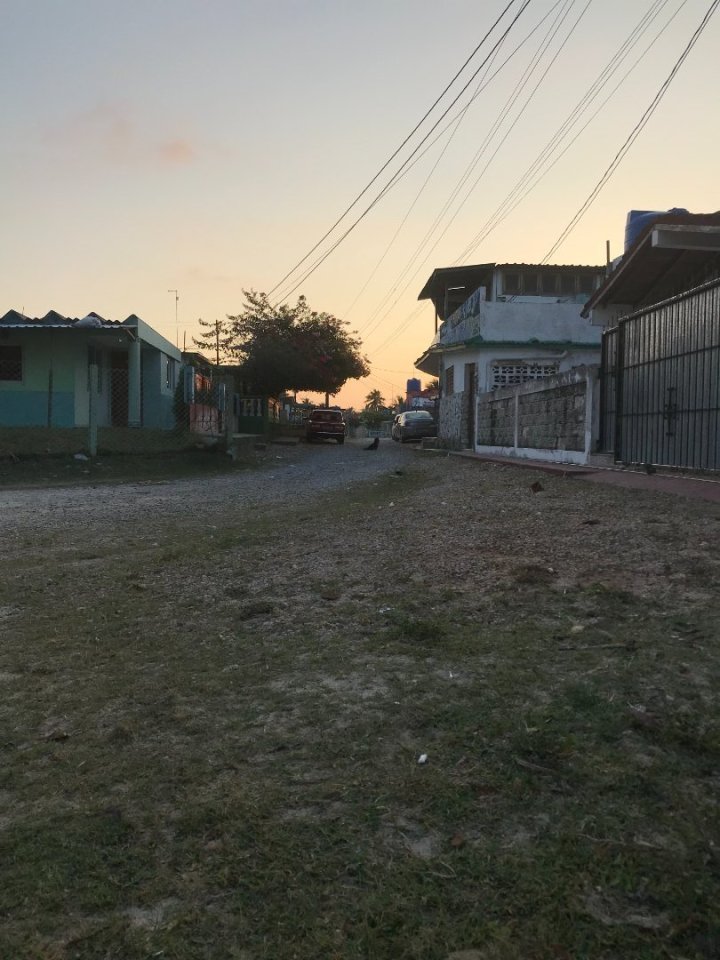 Dva dny jsme tedy řešili, jak se odsud dostaneme. Mezitím jsme se stihli na pláži parádně spálit. Náš dopravní problém nakonec v