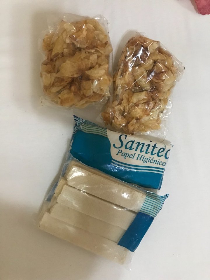 A když už jsme si mysleli, že se můžeme jen v klidu válet, napadlo nás, že by asi bylo fajn začít řešit nějaké to jídlo. Jedli j