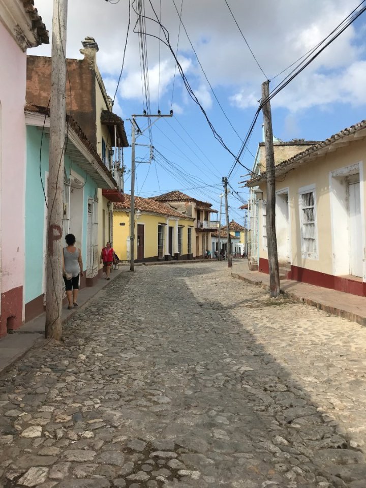 Narozdíl od Havany je Trinidad přesná definice toho, co jsem si představovala pod pojmem: pravé karibské město. Ulice jsou dlážd