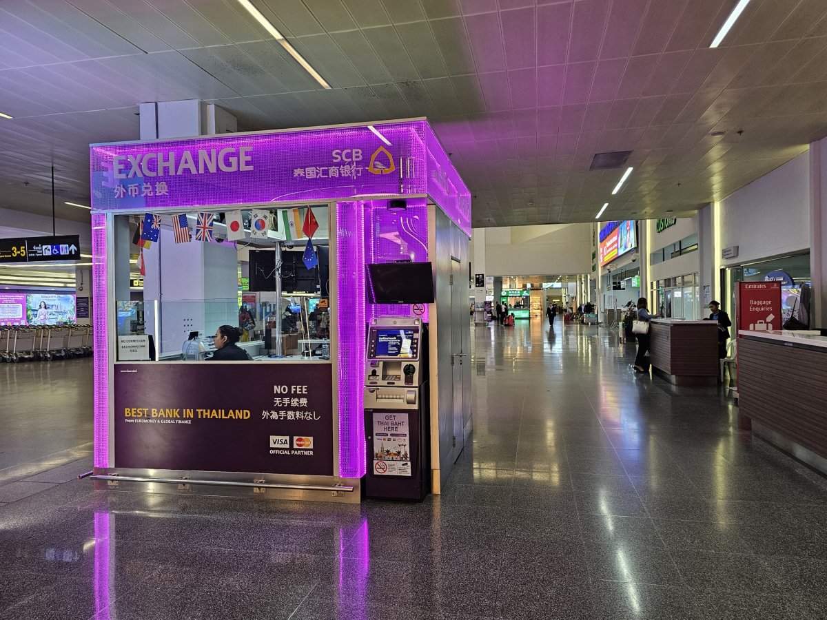 Bankomat spolu se směnárnou