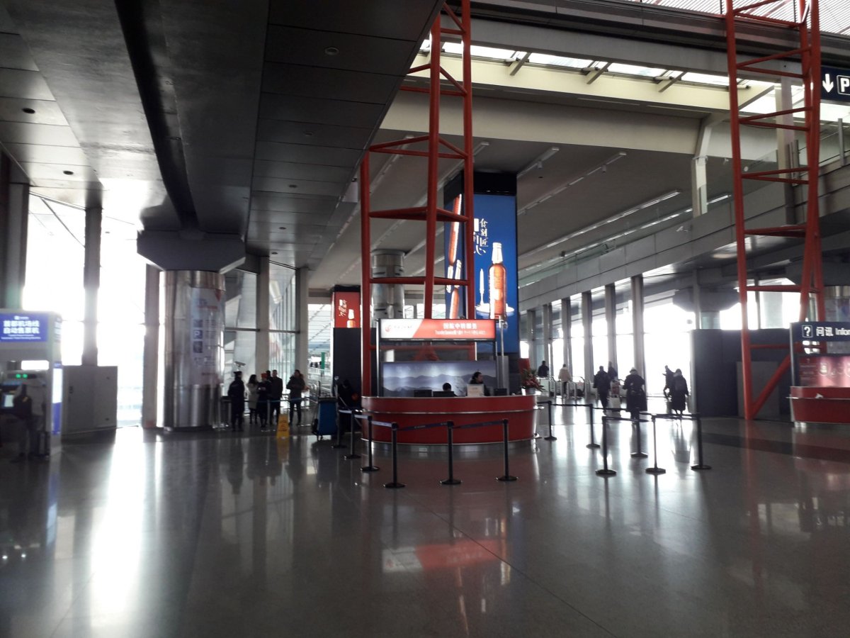 Pekingské letiště - transfer desk (žádá se zde o trasf. hotel)