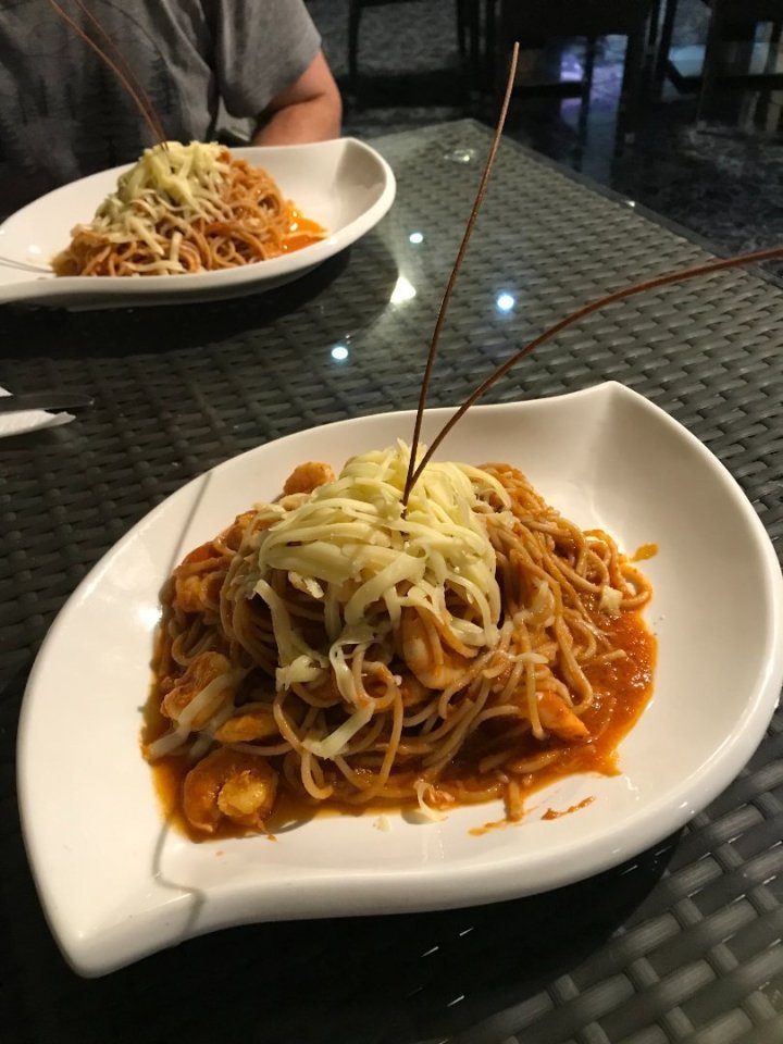 Nikdy jsem neměla větší radost ze špaget než po více než dvou týdnech jezení pouze rýže s masem a zeleninou.