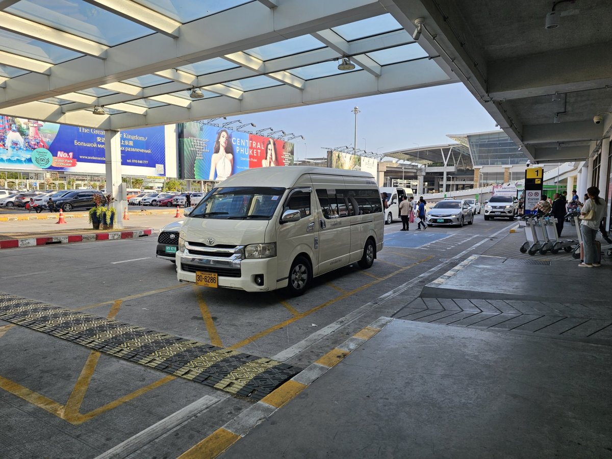 Minibusy, letiště Phuket