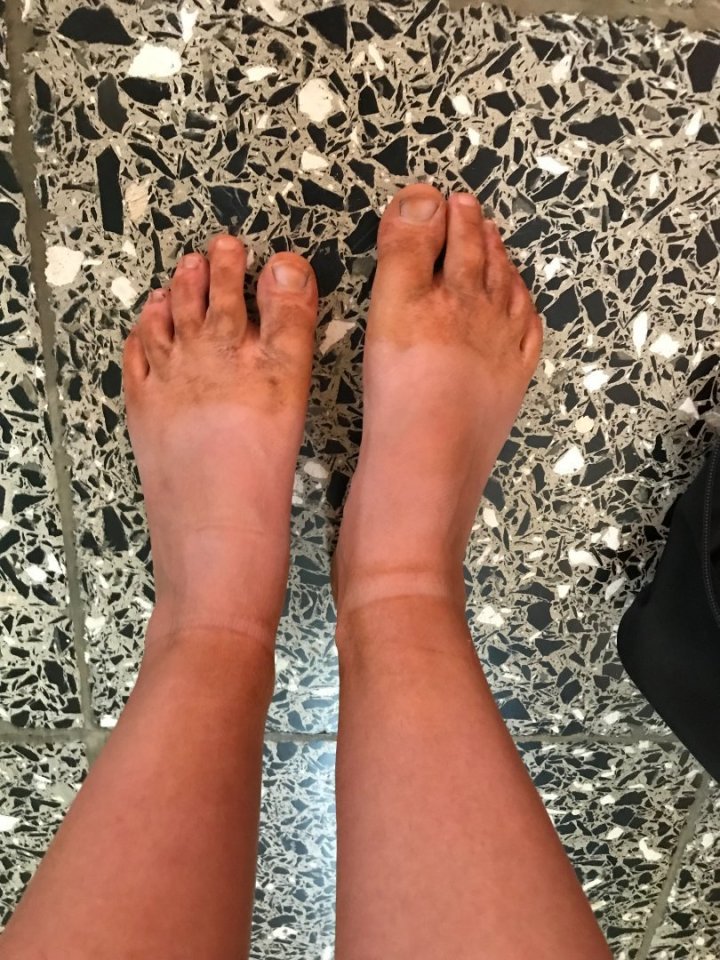 Málem bych zapomněla - jasné poznávací znamení dobrého výletu ve Viñales. Kdyby to někomu ušlo, tak je tam všude oranžová půda.