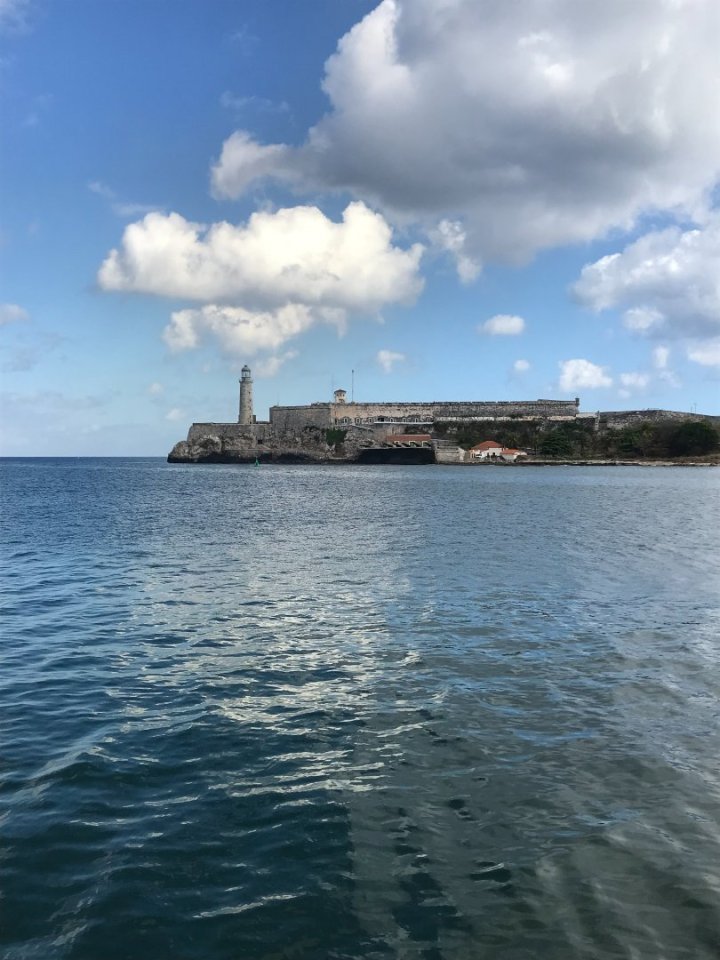 Naštěstí nás napadlo vyrazit na pláž. Taxíky byly drahé, tak jsme se rozhodli vyzkoušet autobus. Do toho jsme se ale společně s 