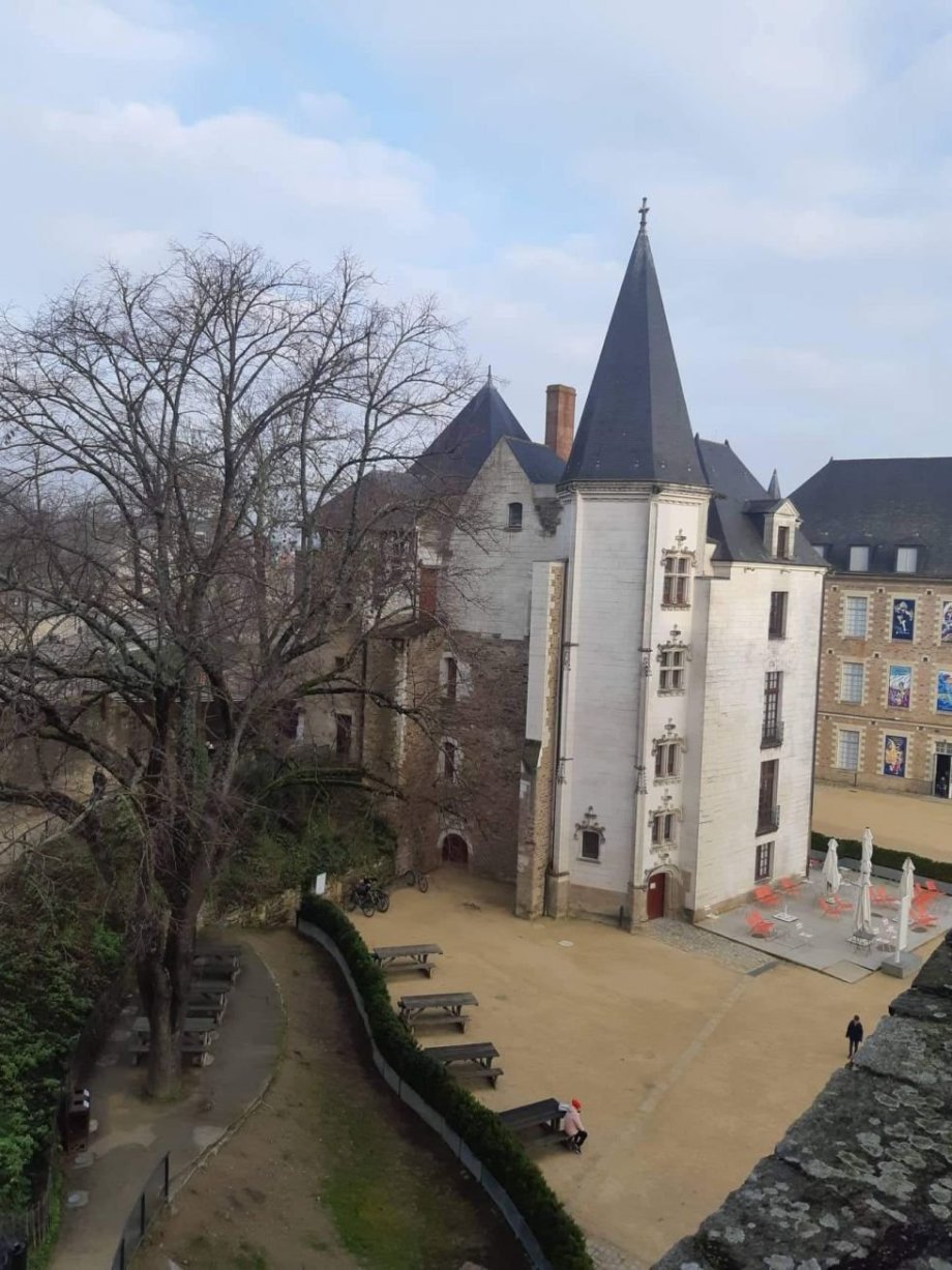 Zámek to není malý...