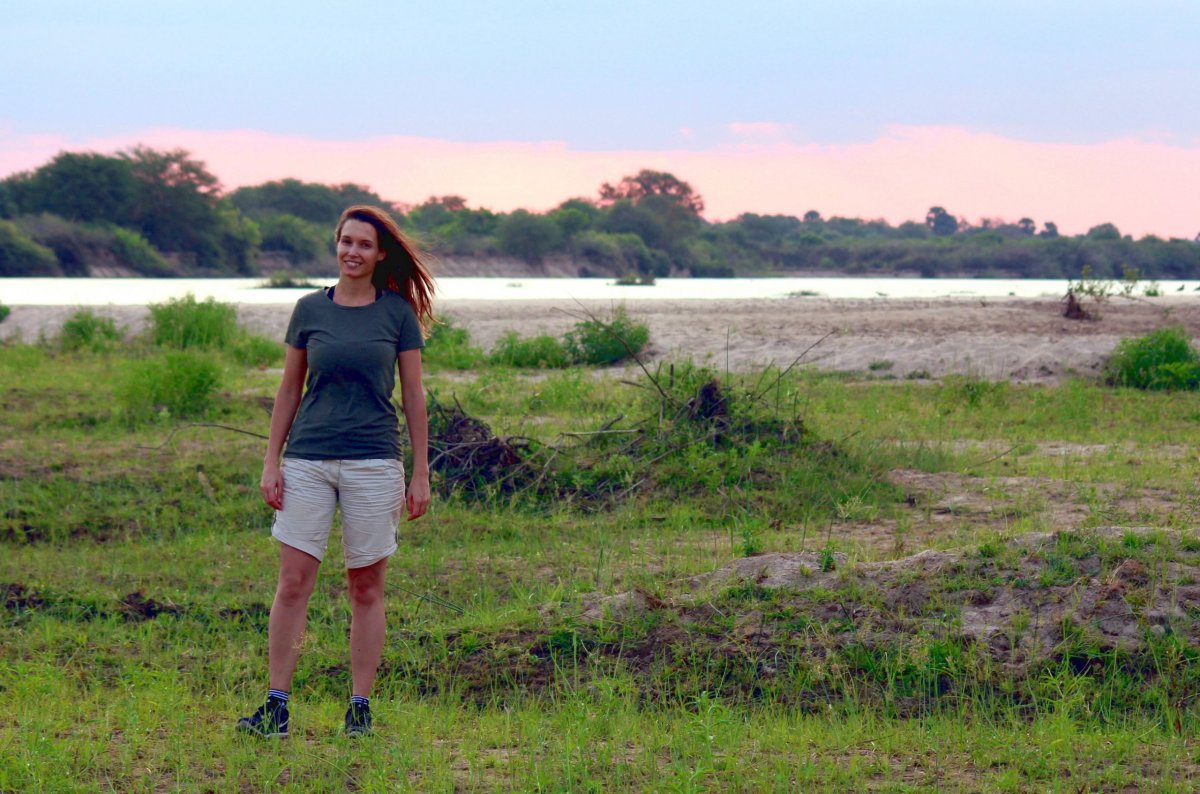 Člověk si na ostrůvku nepřipadá úplně bezpečně, stále se mu hlavou honí ty stovky krokodýlů a hrochů, co jsou všude kolem. Ti se