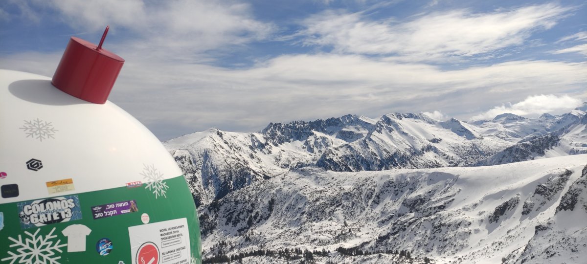 Výhled z horní stanice na okolní kopce