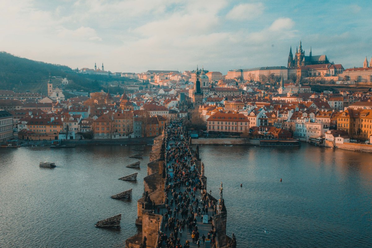 Panorama Karlova mostu a Pražského hradu