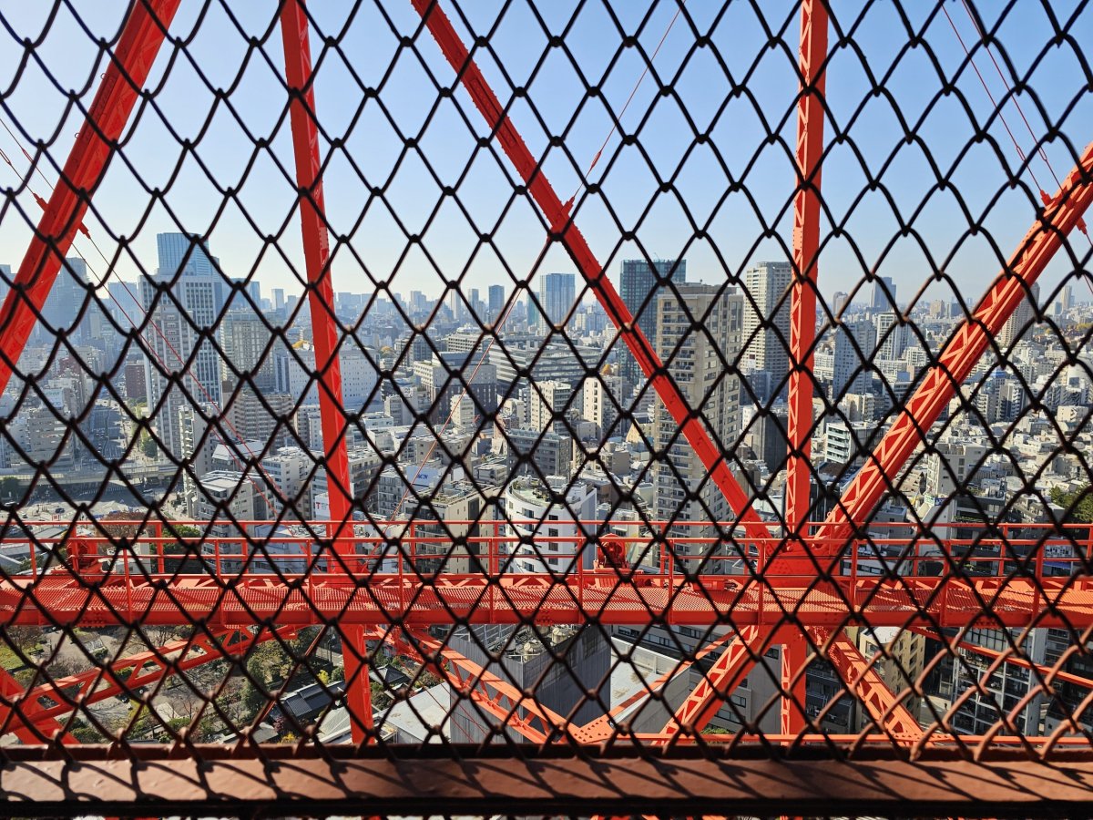 Cesta pěšky nahoru po schodech