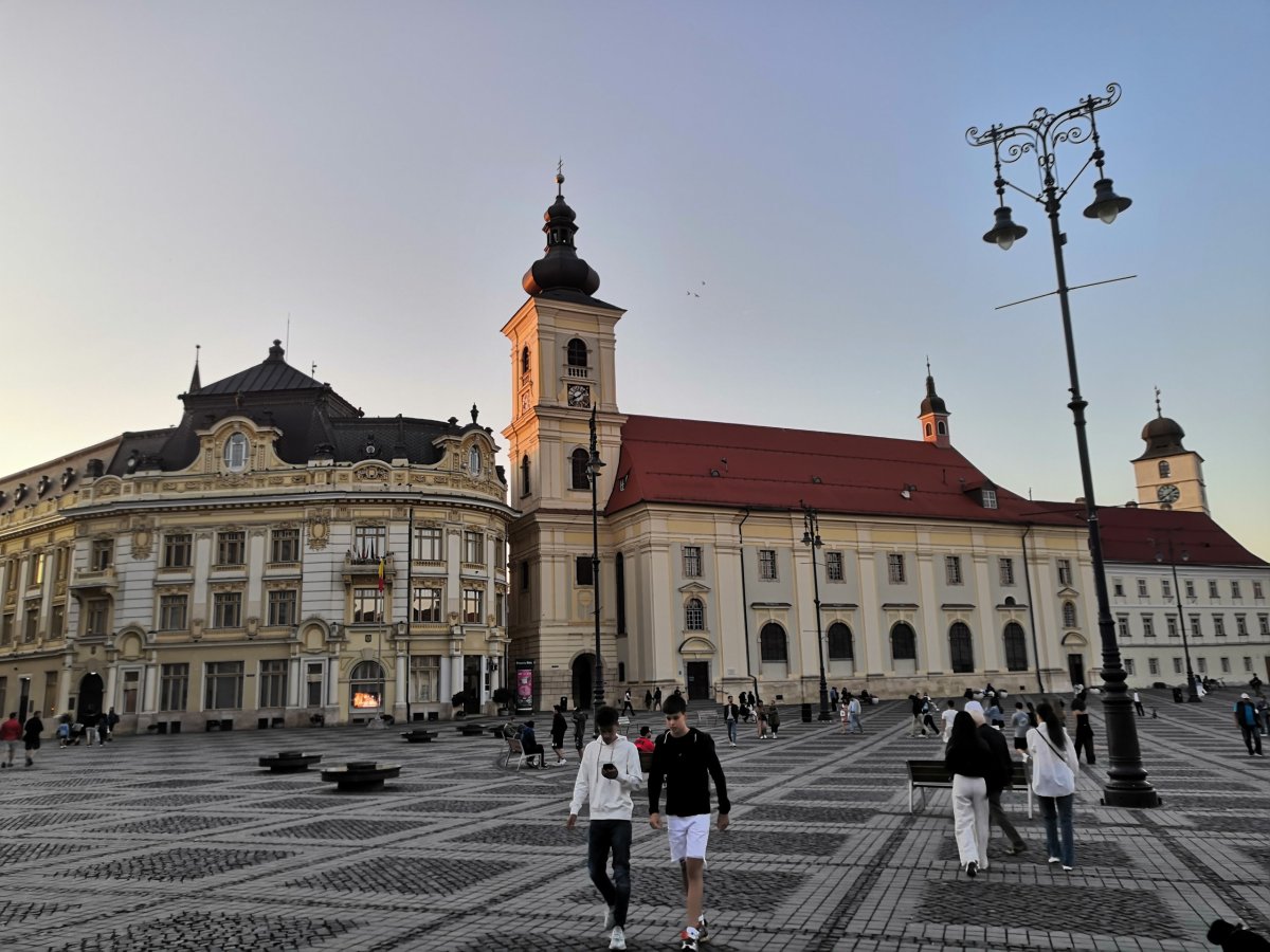 Budova radnice a jezuitský kostel