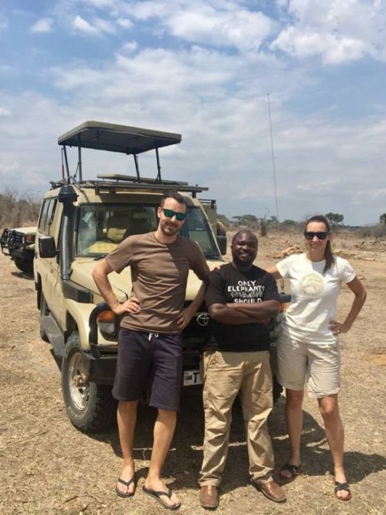 My dva a náš skvělý průvodce Thomas při obědové pauze. Na provázení v rezervacích musíte mít v Tanzanii vystudovaný speciální ob