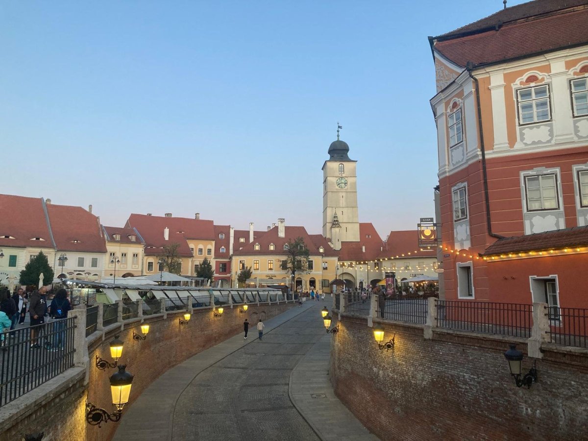 Ulice Strada Ocnei ústící do náměstí Piata Mica