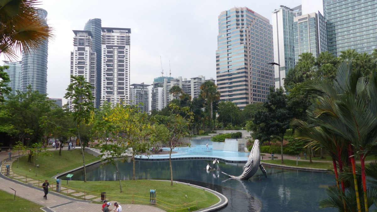 Parčík před Petronas